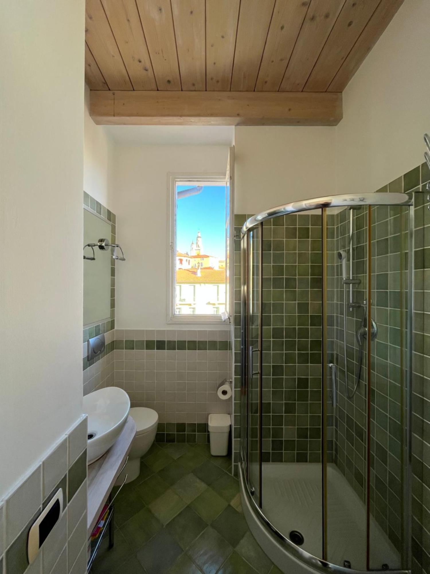 Maison Re- Splendido Appartamento Centro Mentone Luaran gambar